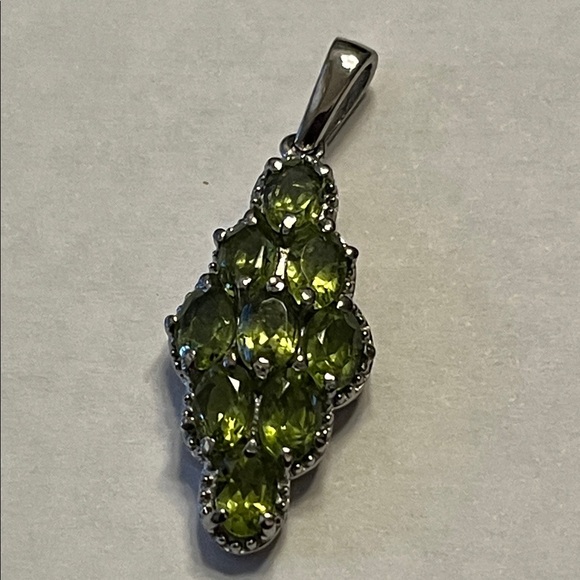 ♥️Peridot Pendant♥️ - Picture 1 of 3